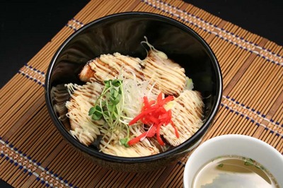 炙りチャーシュー丼.jpg